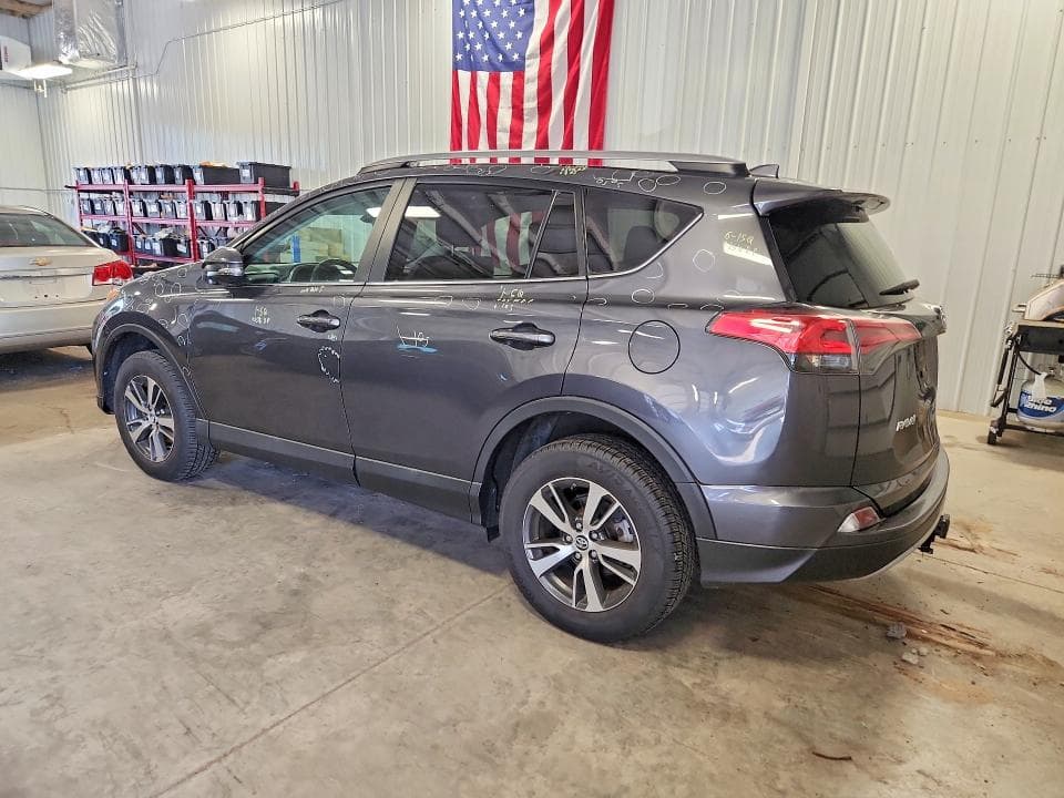 2018 TOYOTA RAV4 XLE 2