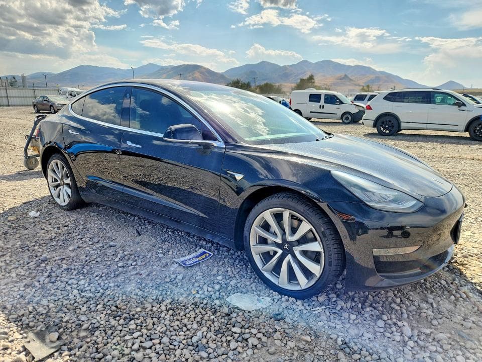 2018 TESLA MODEL 3 4