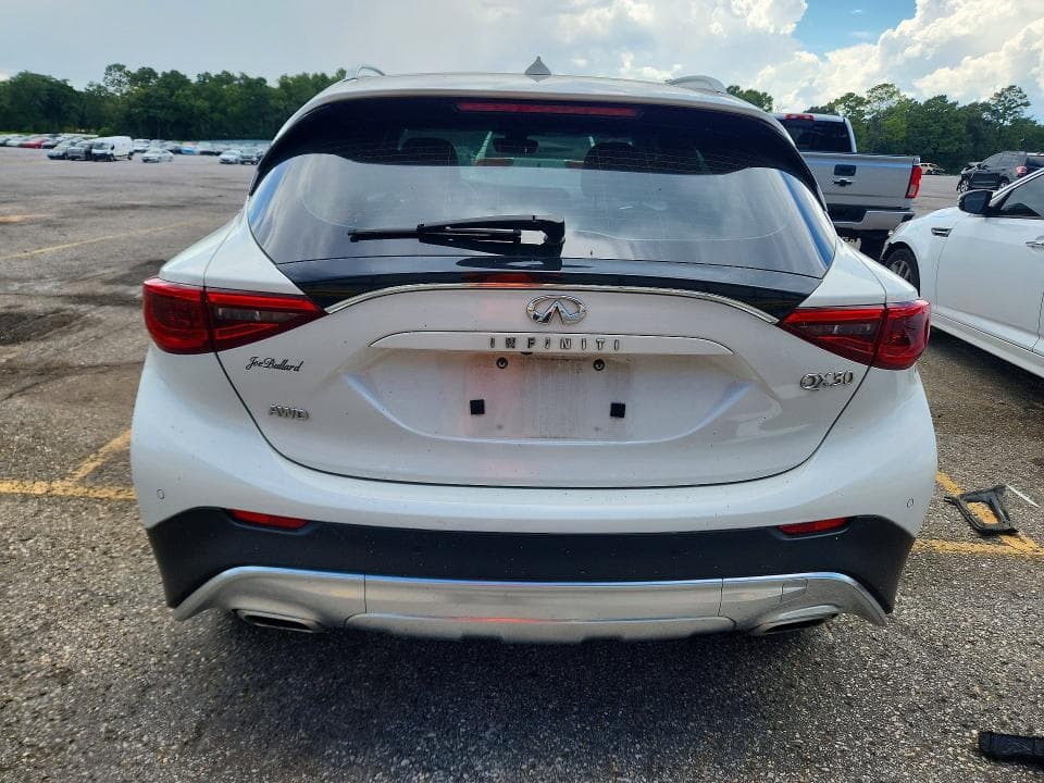 2018 INFINITI QX30 ESSENTIAL 6
