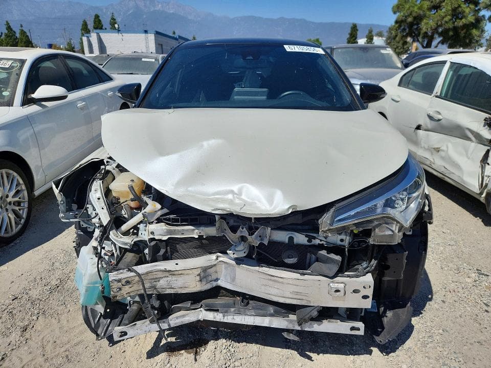 2019 TOYOTA C-HR XLE 5