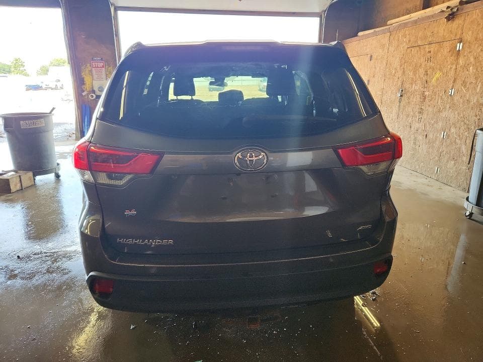 2018 TOYOTA HIGHLANDER LE 6