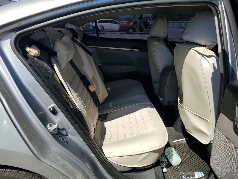 2017 HYUNDAI ELANTRA SE 10
