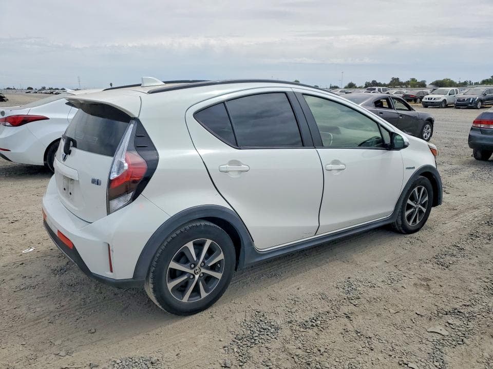 2018 TOYOTA PRIUS C TWO 3