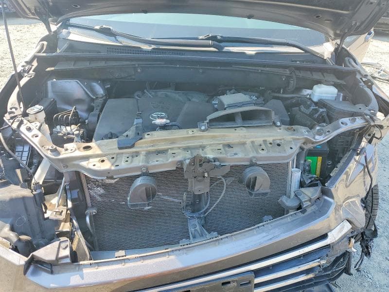 2019 TOYOTA HIGHLANDER XLE 12