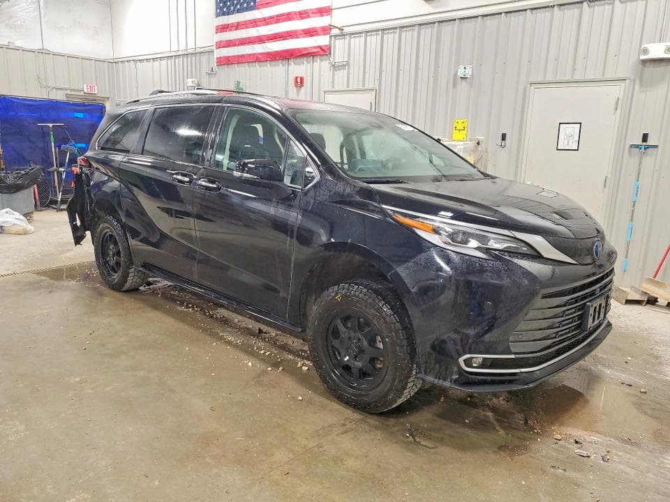 2023 TOYOTA SIENNA PLATINUM 7-PASSENGER 4