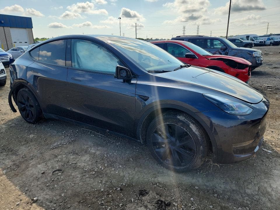 2025 TESLA MODEL Y 4