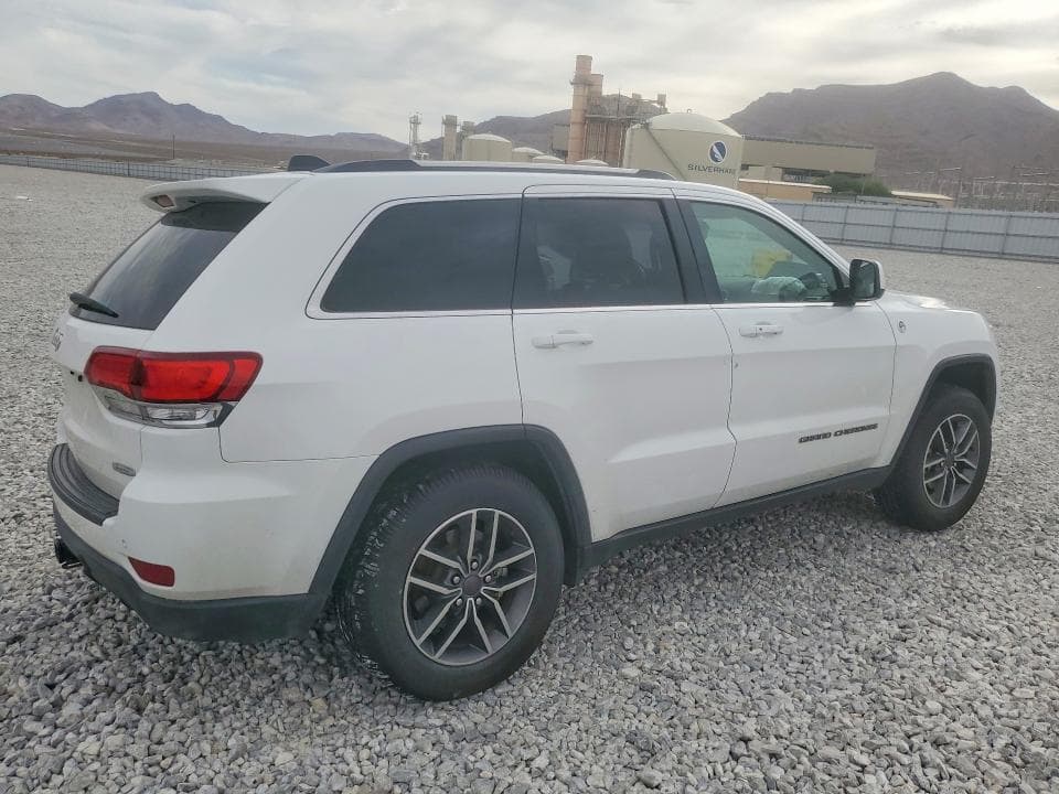 2020 JEEP GRAND CHEROKEE LAREDO 3