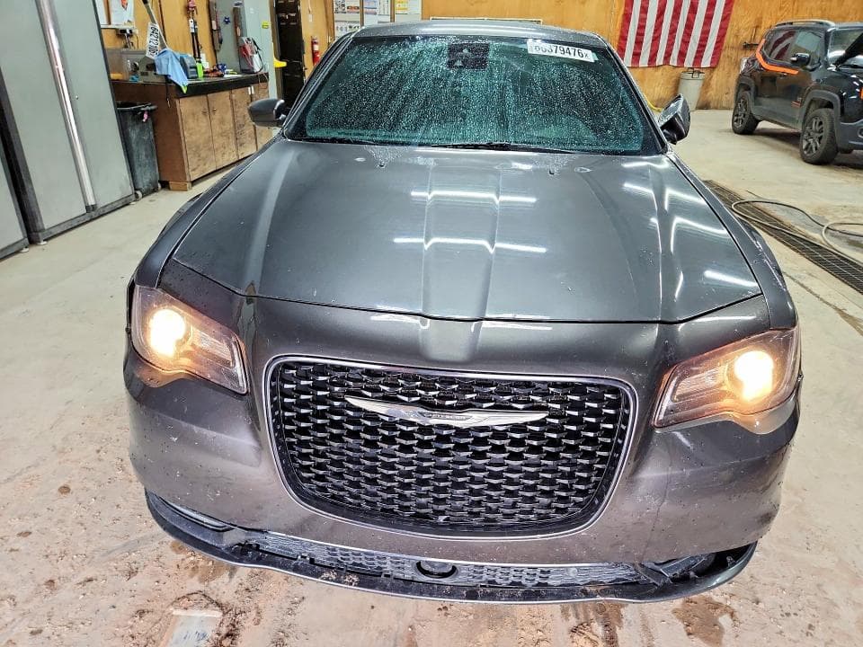 2018 CHRYSLER 300 S 5