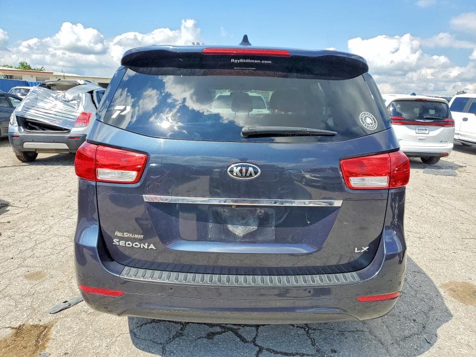 2017 KIA SEDONA LX 6
