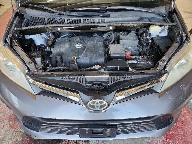 2018 TOYOTA SIENNA LE 12