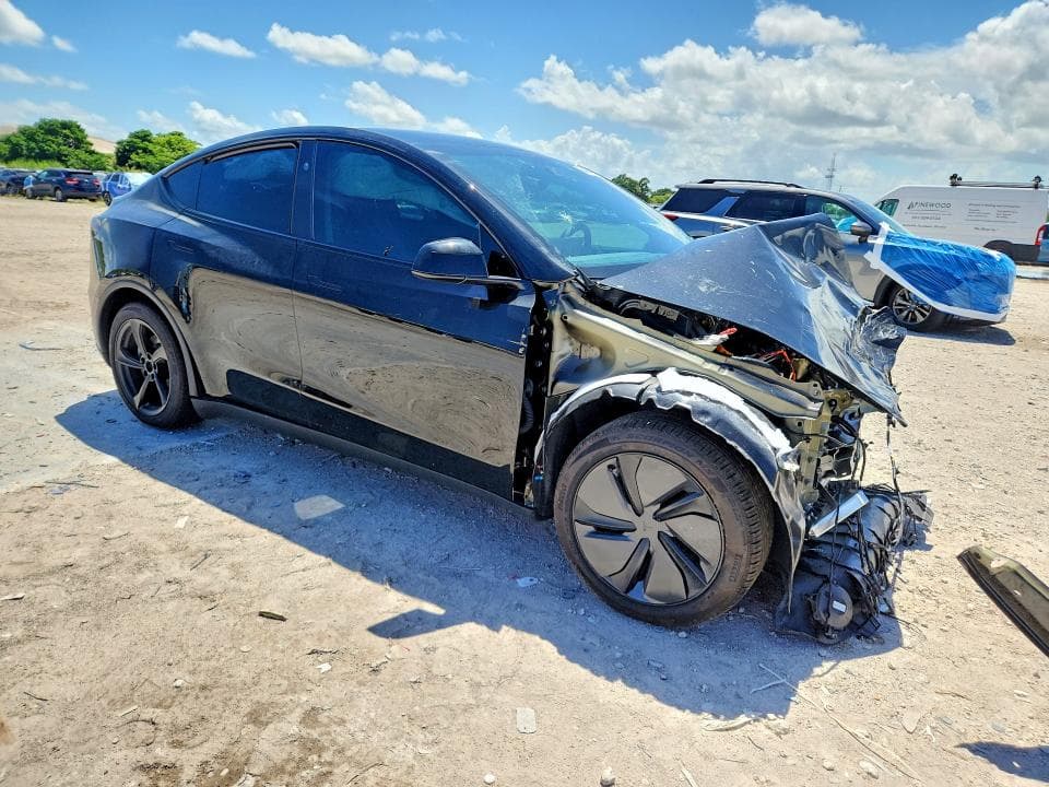 2026 TESLA MODEL Y 4