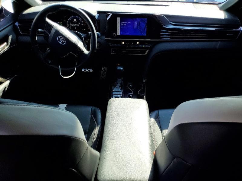 2025 TOYOTA CAMRY SE 8