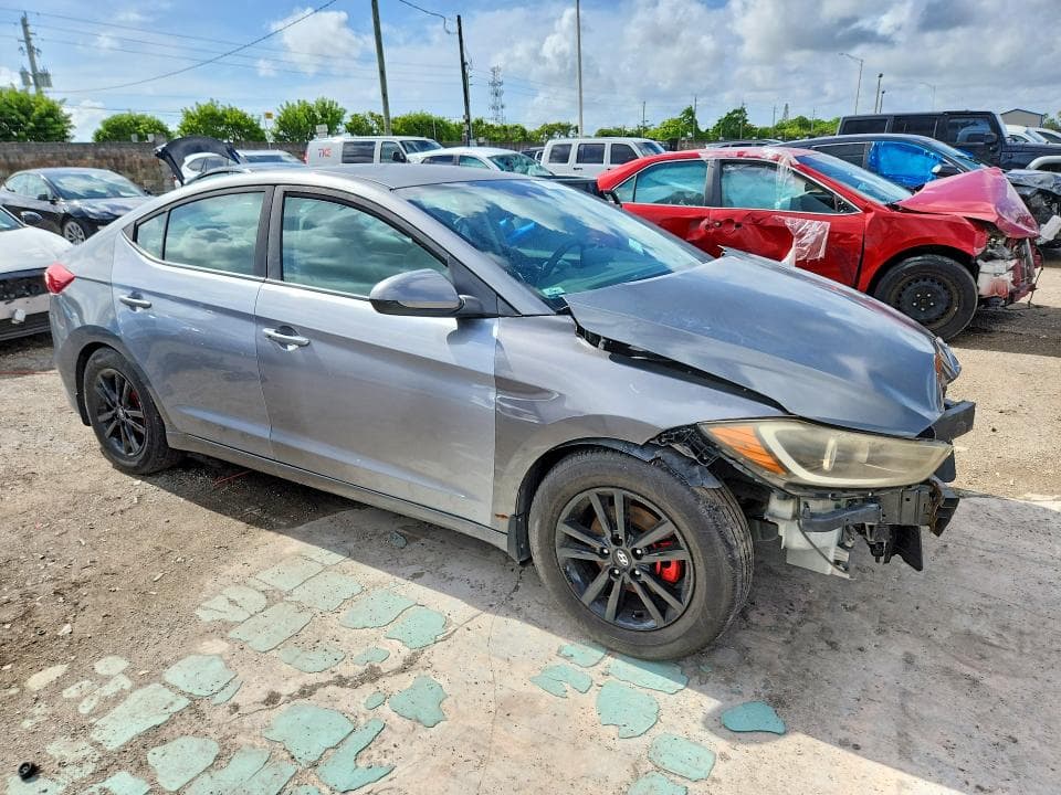 2018 HYUNDAI ELANTRA SE 4