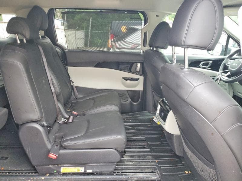 2024 KIA CARNIVAL EX 11
