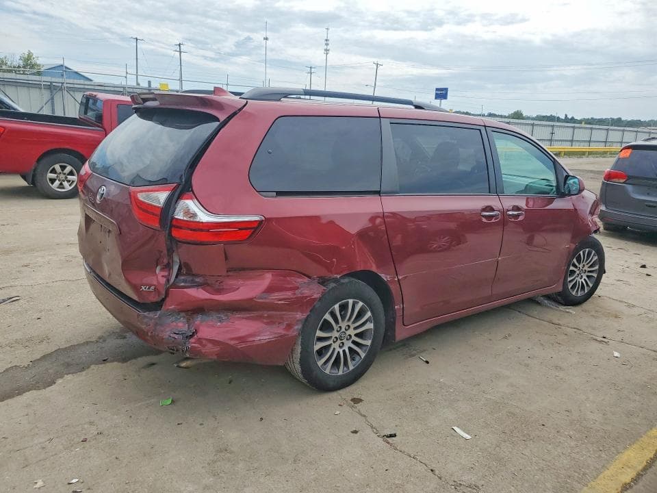 2018 TOYOTA SIENNA XLE PREMIUM 8-PASSENGER 3