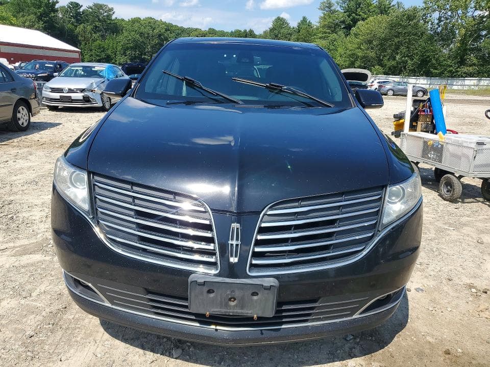 2017 LINCOLN MKT 5