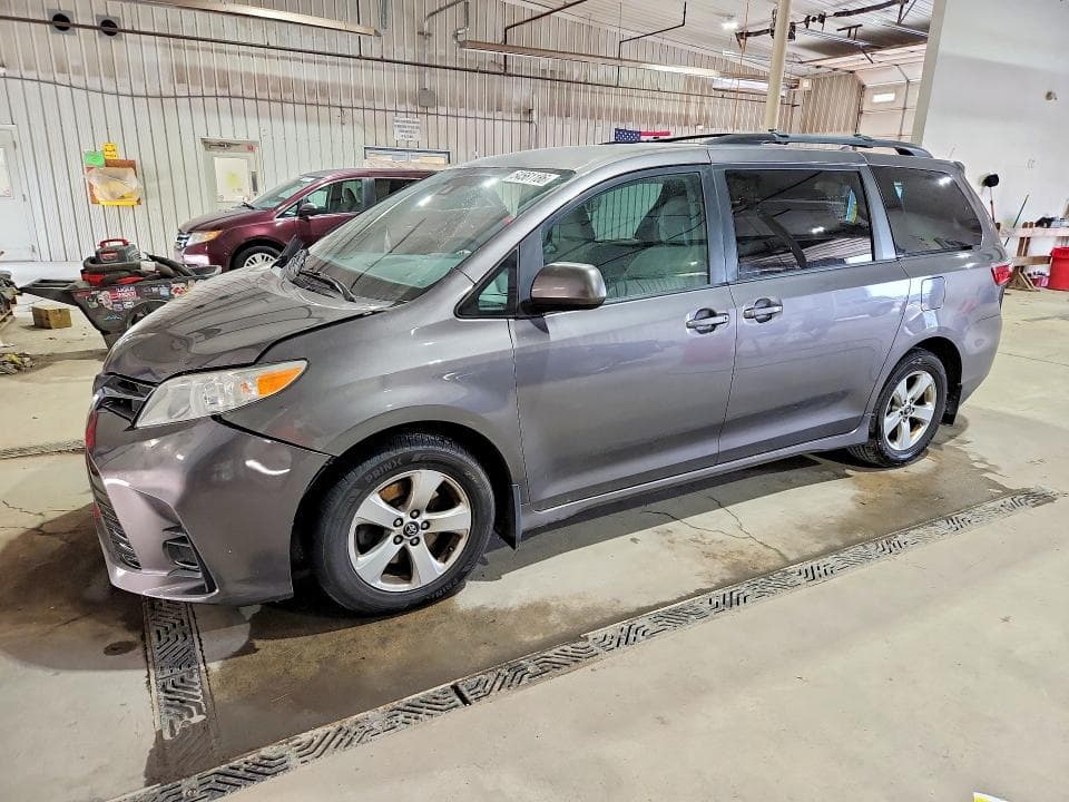 2018 TOYOTA SIENNA LE - 1