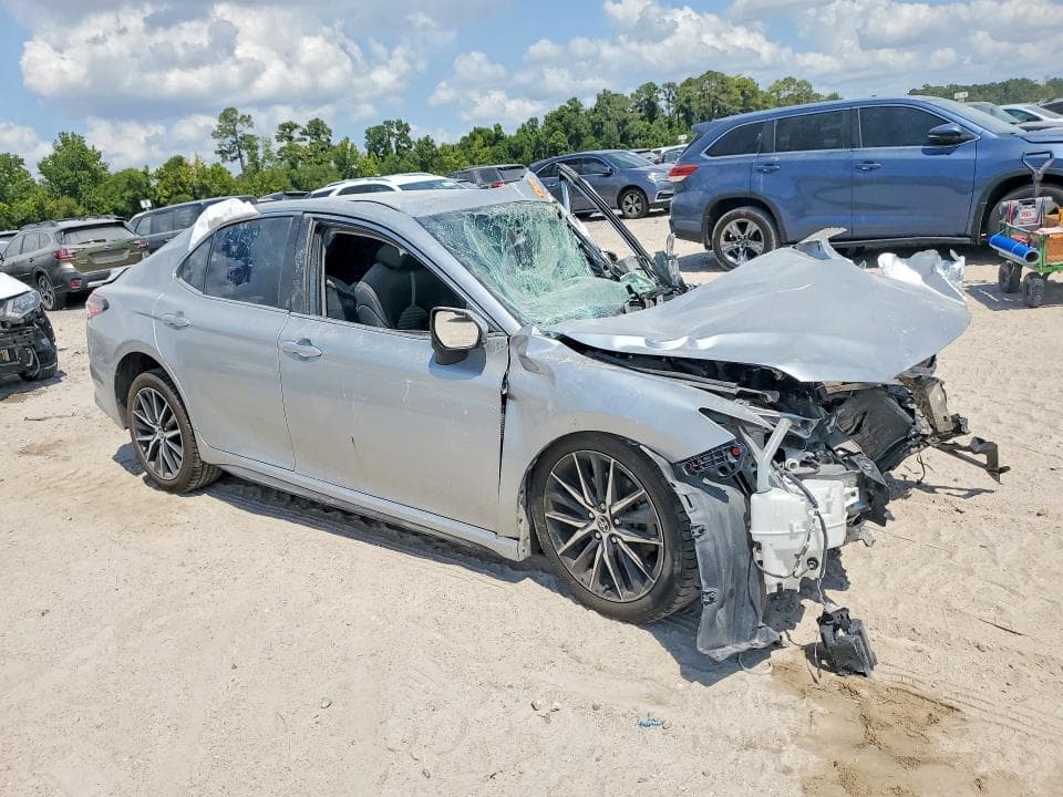 2021 TOYOTA CAMRY SE 4