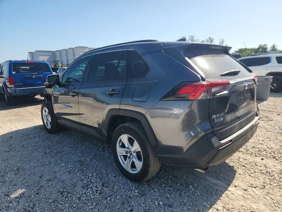 2020 TOYOTA RAV4 XLE 2