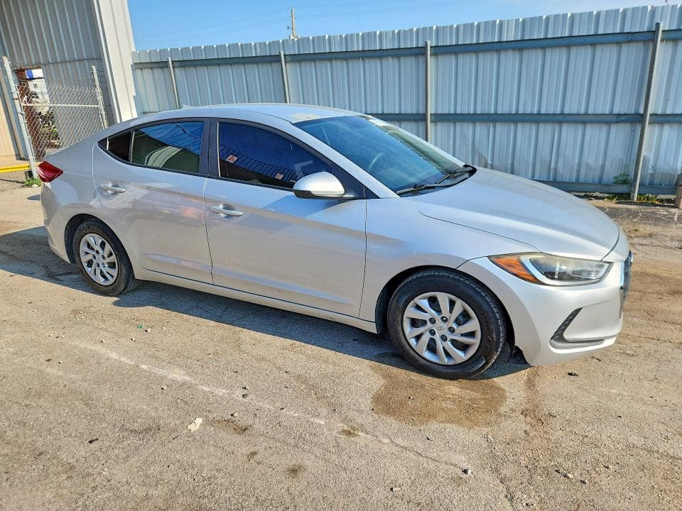 2017 HYUNDAI ELANTRA SE 4
