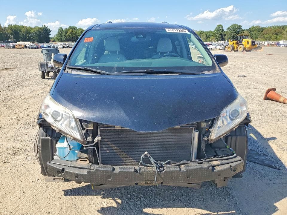 2020 TOYOTA SIENNA LE 5