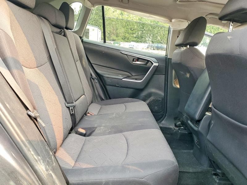 2019 TOYOTA RAV4 XLE 11