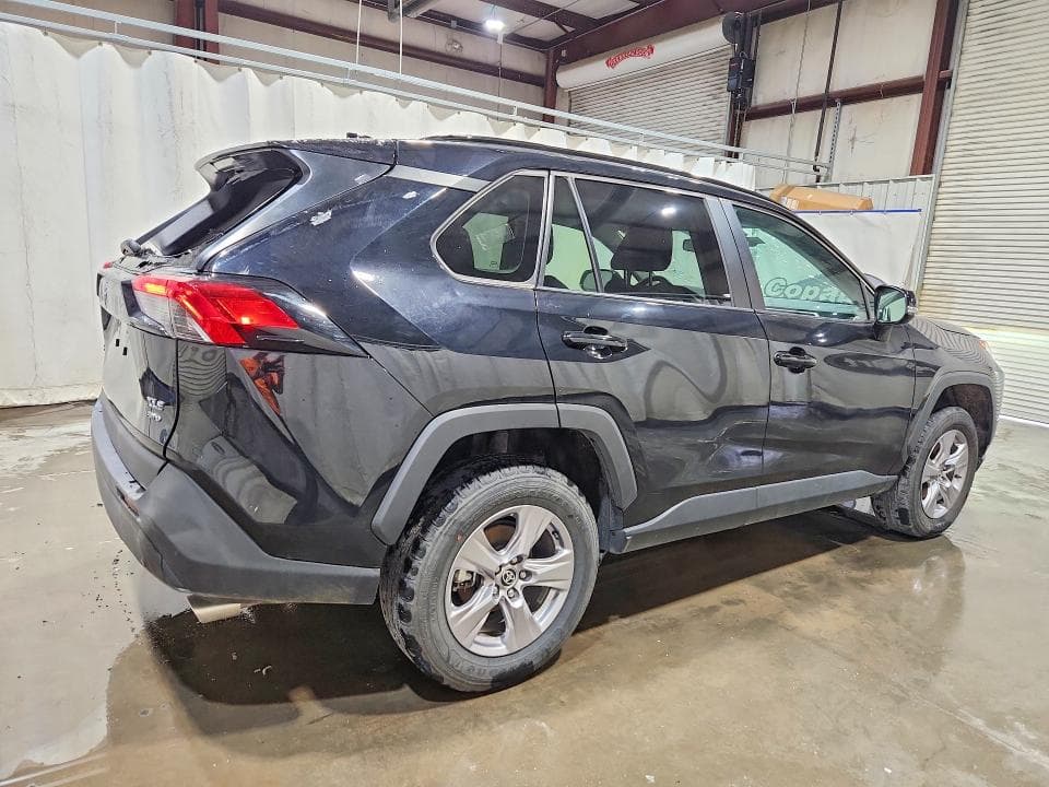 2025 TOYOTA RAV4 XLE 3
