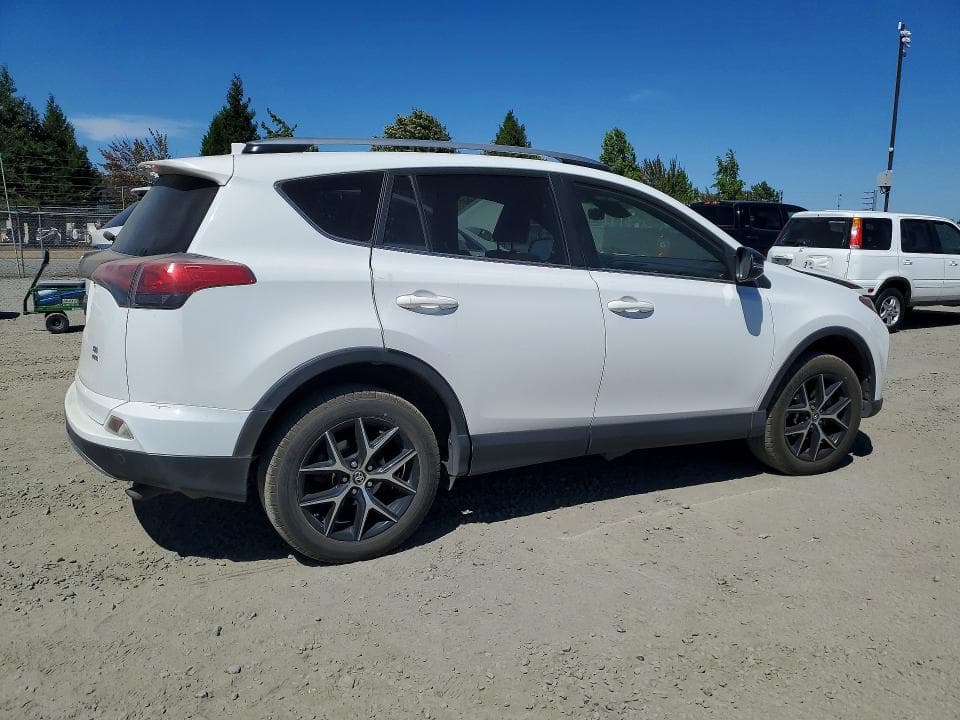2018 TOYOTA RAV4 SE 3