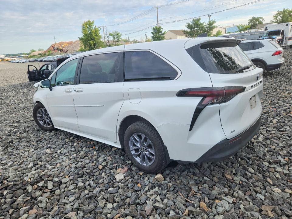 2024 TOYOTA SIENNA XLE 7-PASSENGER 2