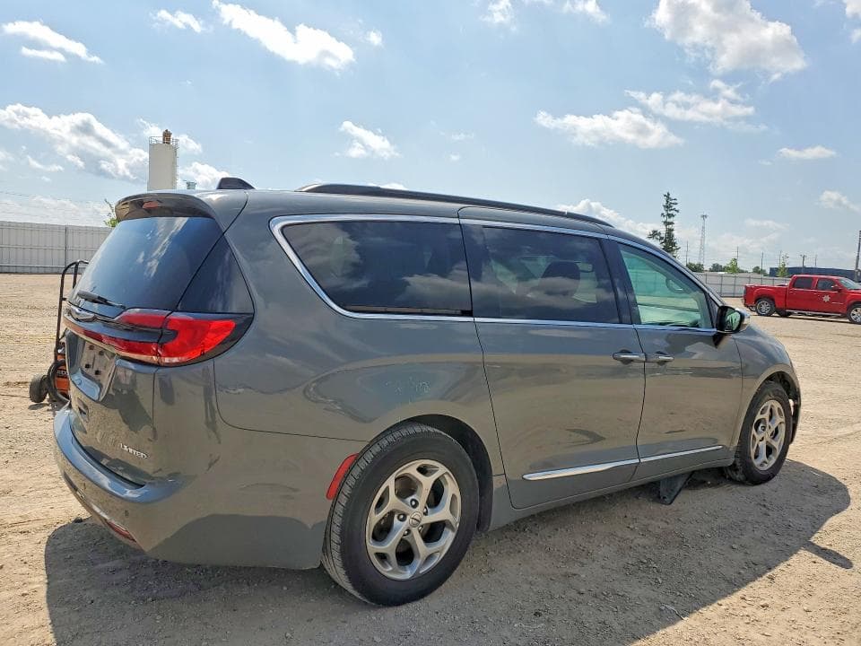 2023 CHRYSLER PACIFICA LIMITED 3