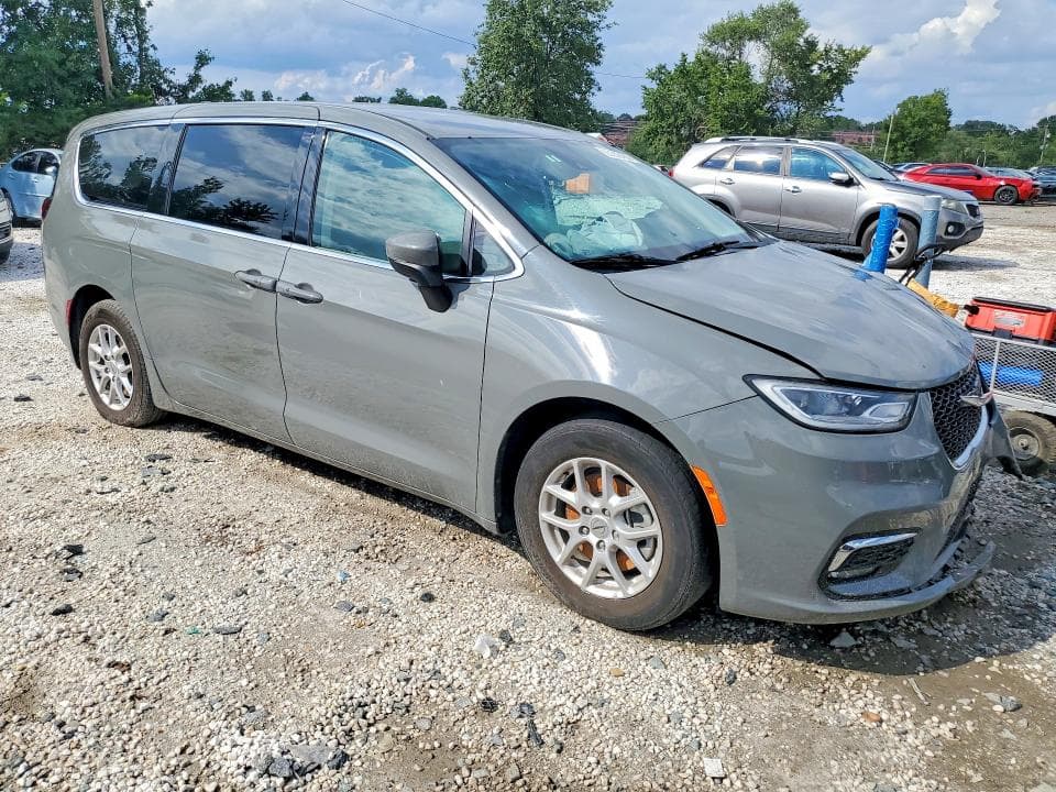 2023 CHRYSLER PACIFICA TOURING L 4