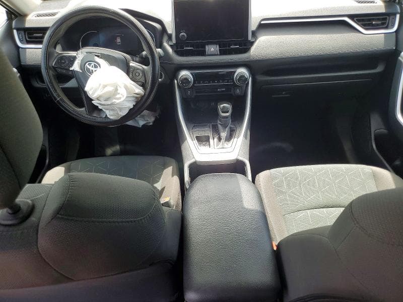 2024 TOYOTA RAV4 XLE 8