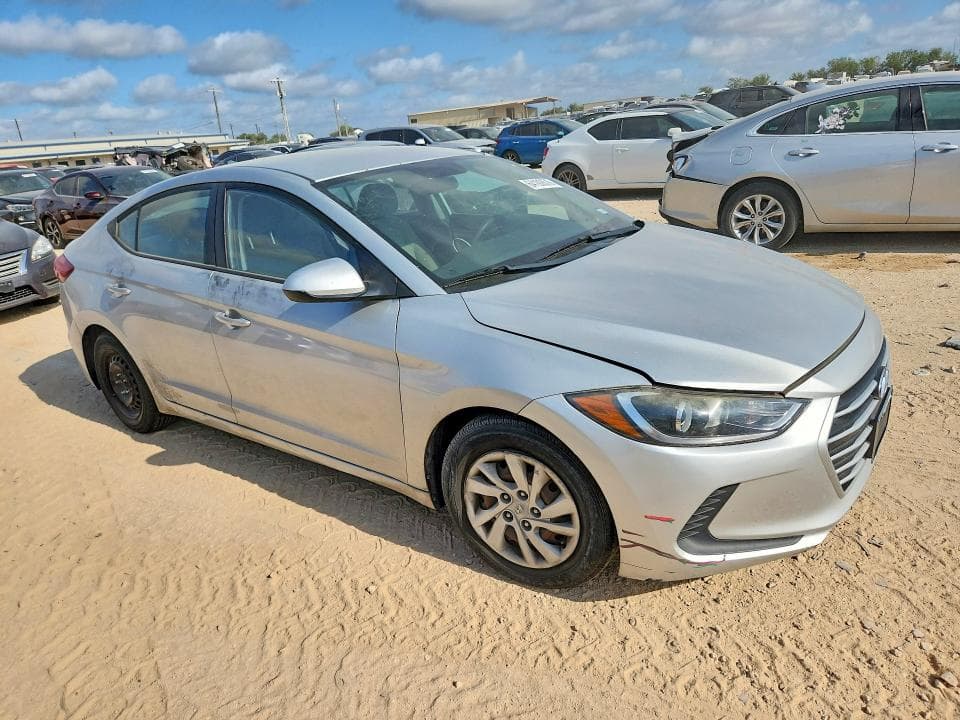 2017 HYUNDAI ELANTRA SE 4