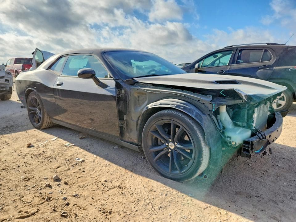 2017 DODGE CHALLENGER SXT 4