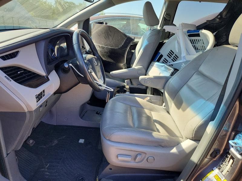 2017 TOYOTA SIENNA XLE 8-PASSENGER 7