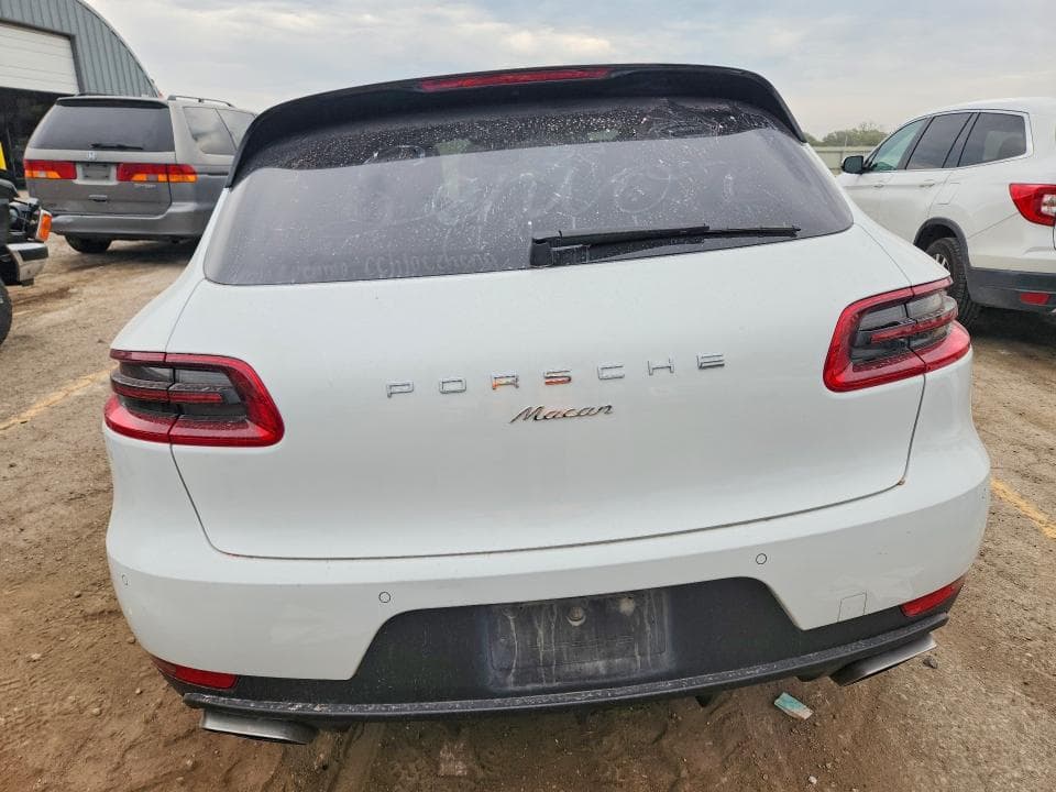 2018 PORSCHE MACAN 6