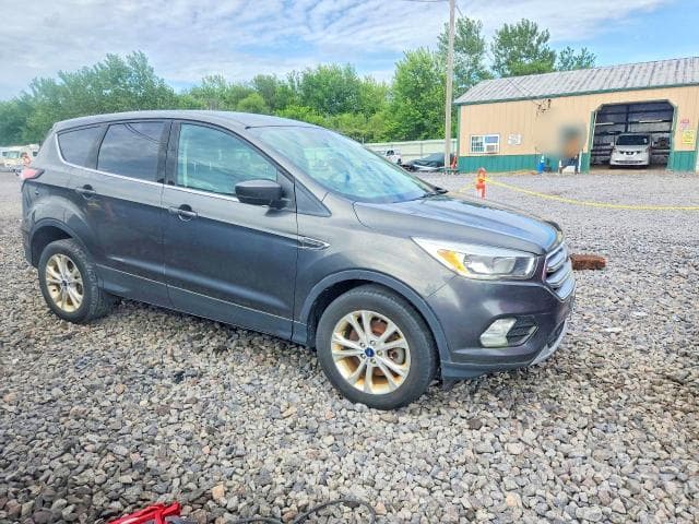 2017 FORD ESCAPE SE 4
