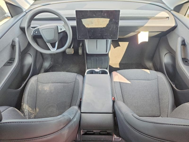 2026 TESLA MODEL Y 8