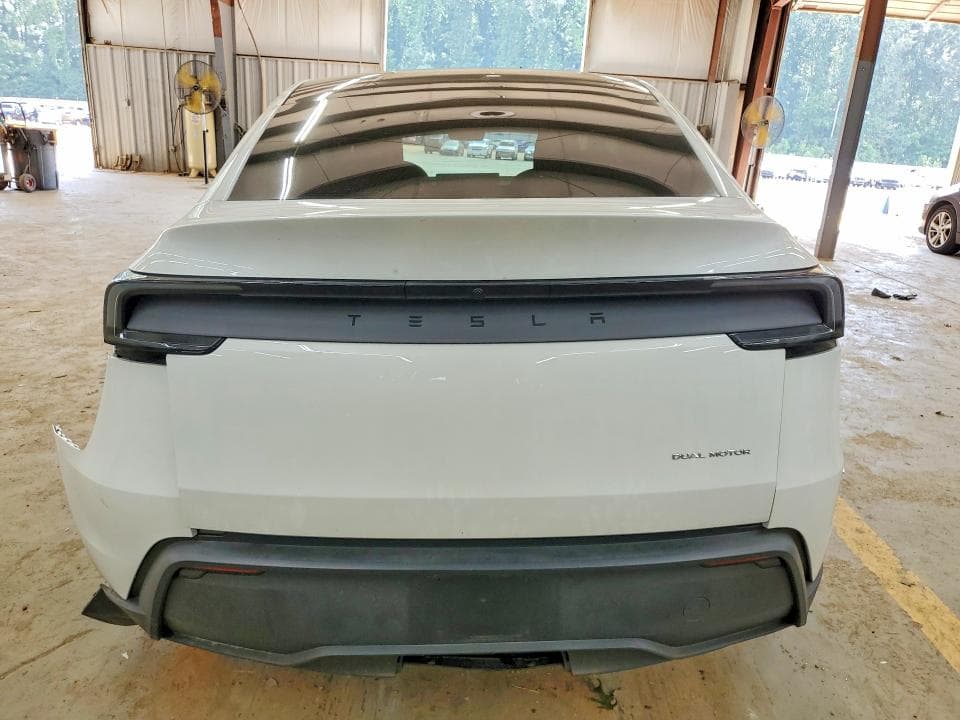 2026 TESLA MODEL Y 6