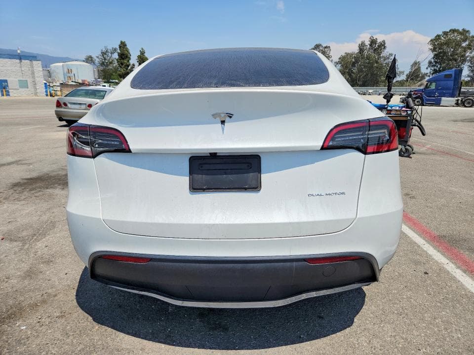 2025 TESLA MODEL Y 6