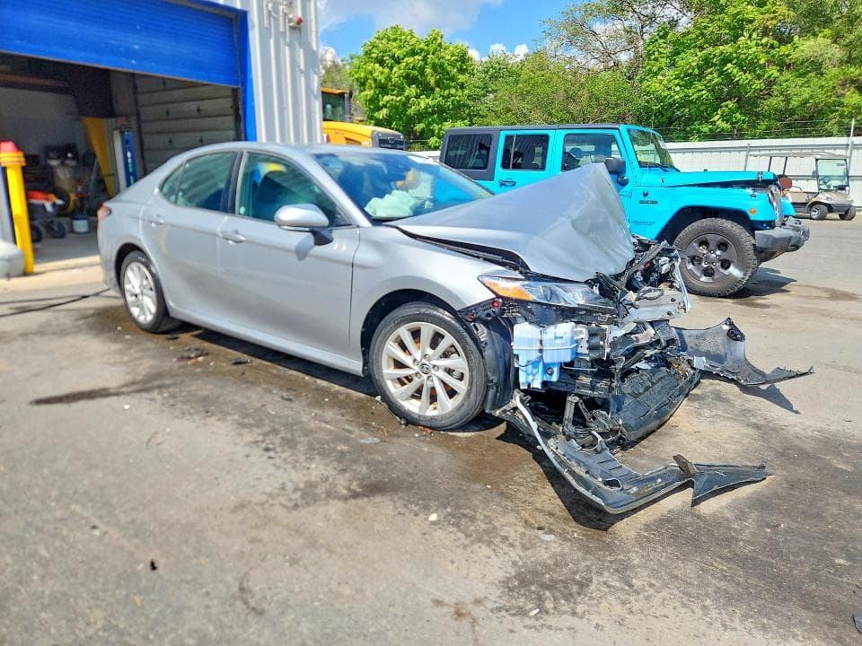 2022 TOYOTA CAMRY LE 4