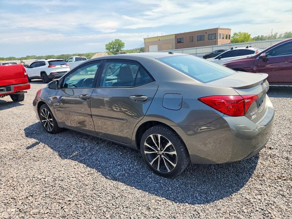 2017 TOYOTA COROLLA XSE 2