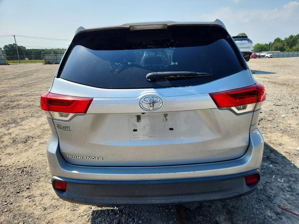 2018 TOYOTA HIGHLANDER LE 6
