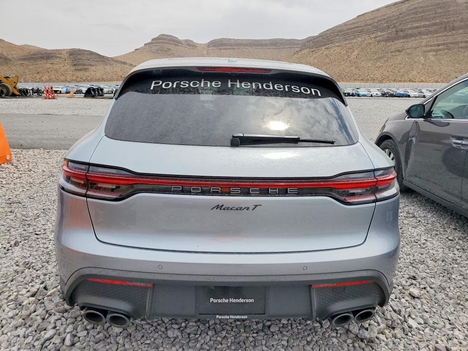2026 PORSCHE MACAN BASE 6