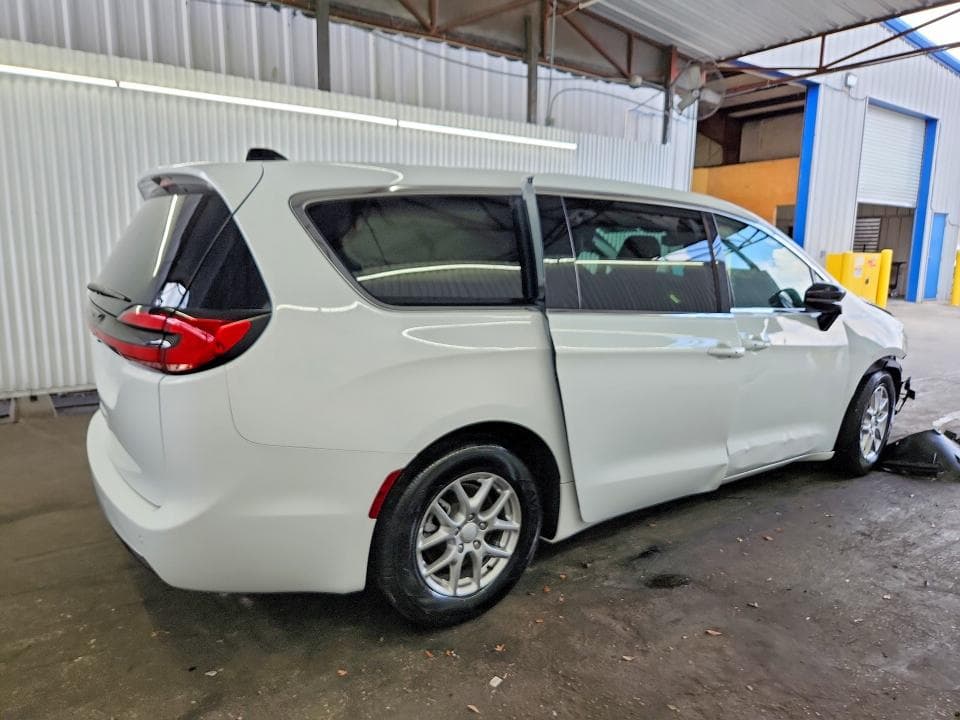 2027 CHRYSLER PACIFICA SELECT 3