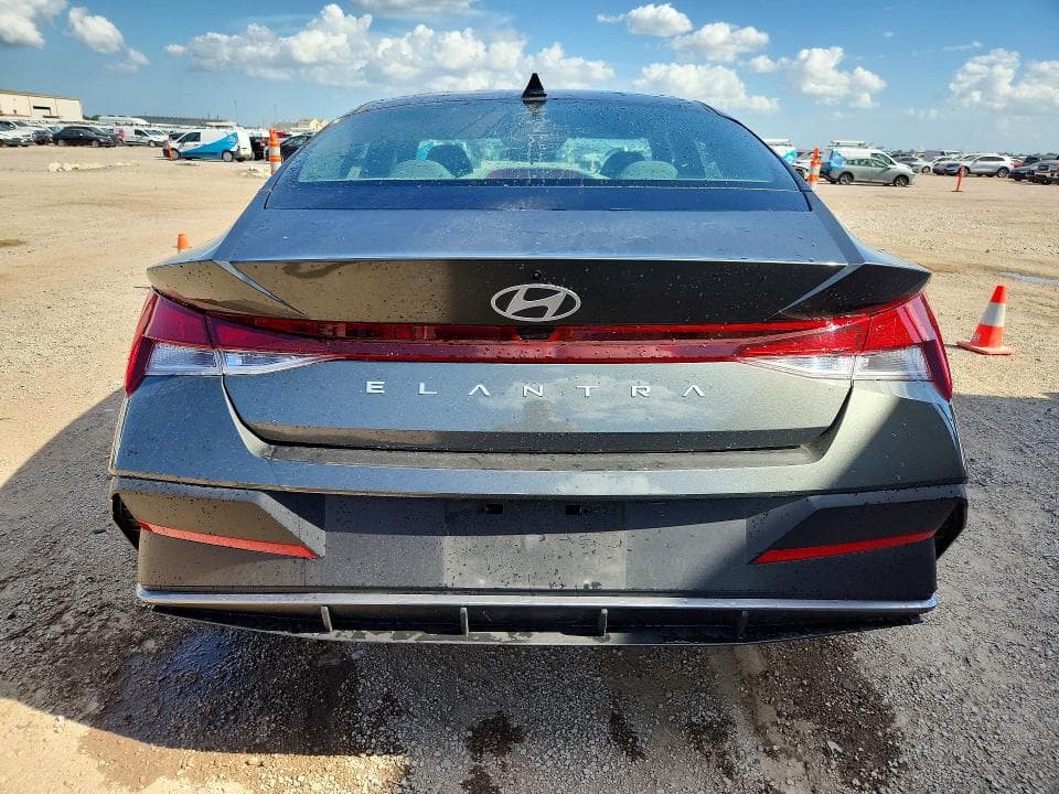 2024 HYUNDAI ELANTRA SE 6