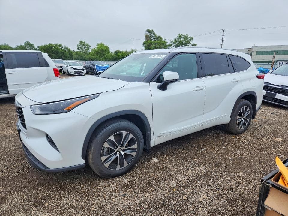 2022 TOYOTA HIGHLANDER HYBRID XLE