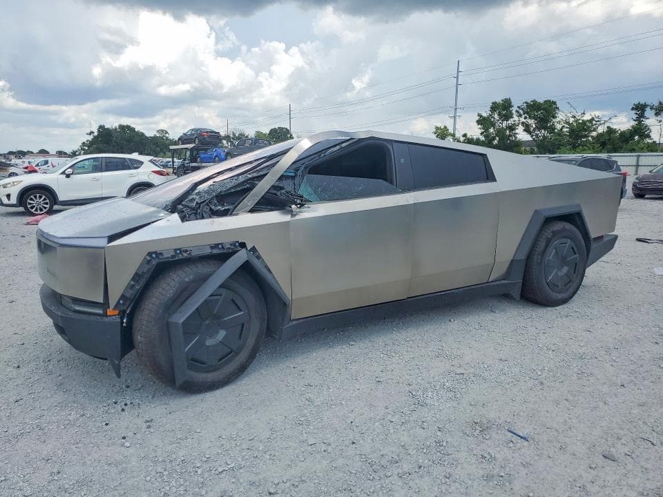 2025 TESLA CYBERTRUCK - 1