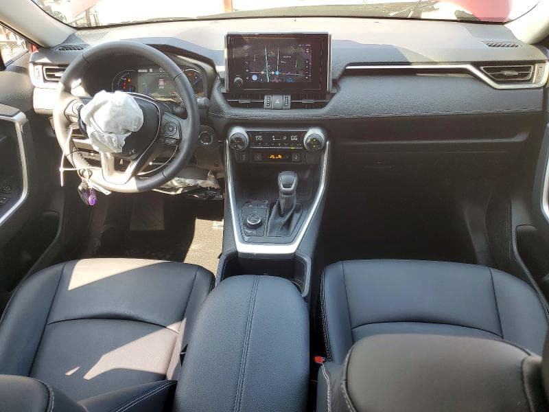 2025 TOYOTA RAV4 XLE PREMIUM 8