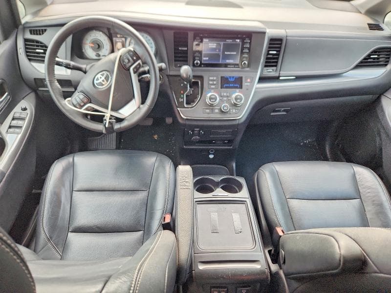 2018 TOYOTA SIENNA SE PREMIUM 8-PASSENGER 8